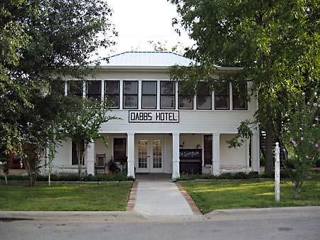 Dabbs Hotel Bed And Breakfast Llano Bagian luar foto
