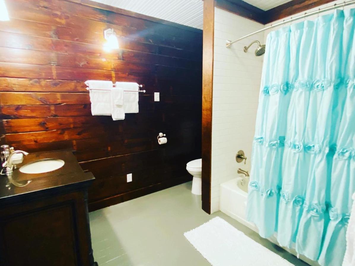 Dabbs Hotel Bed And Breakfast Llano Bagian luar foto