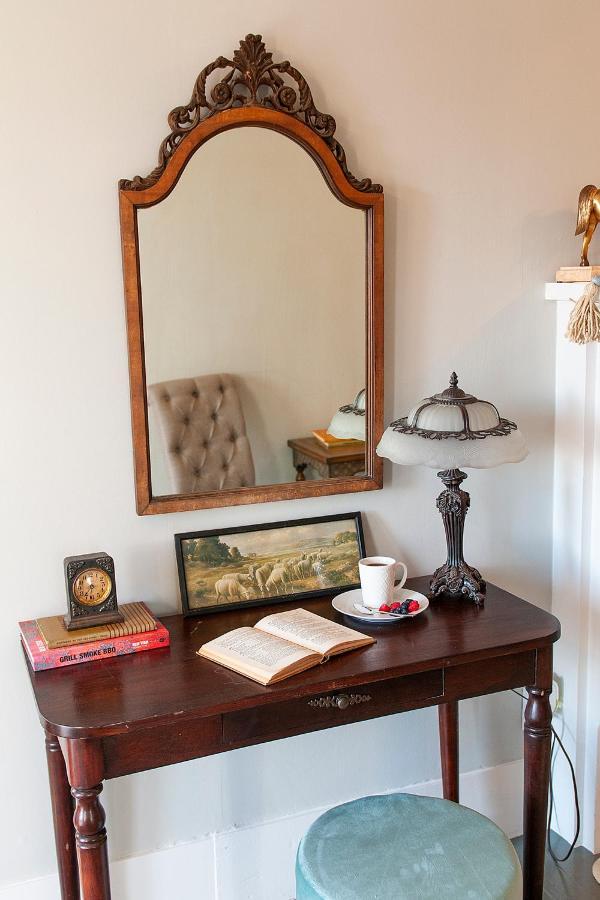 Dabbs Hotel Bed And Breakfast Llano Bagian luar foto