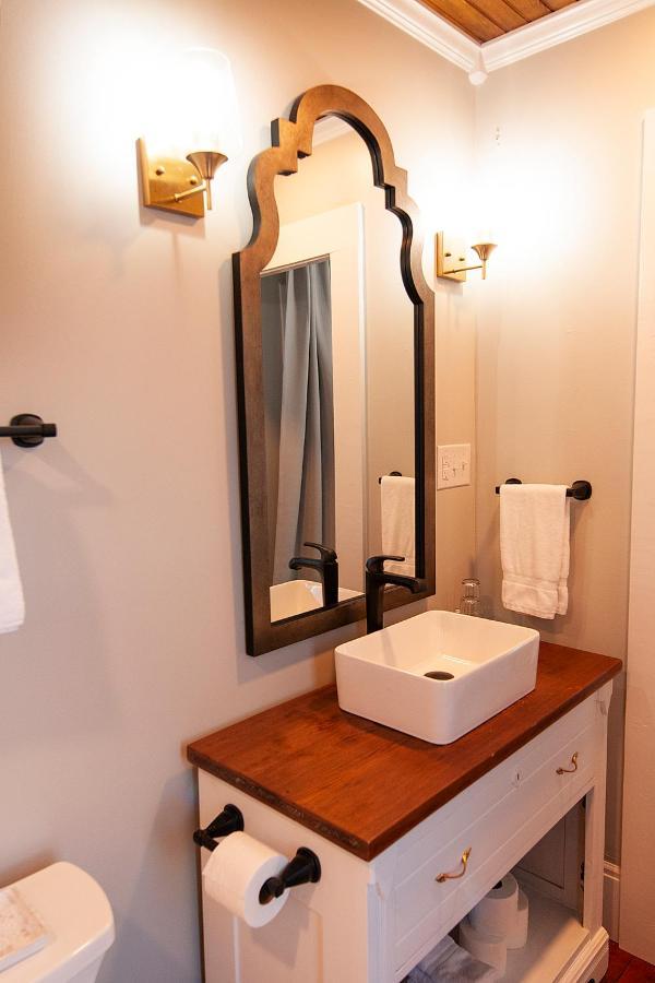 Dabbs Hotel Bed And Breakfast Llano Bagian luar foto