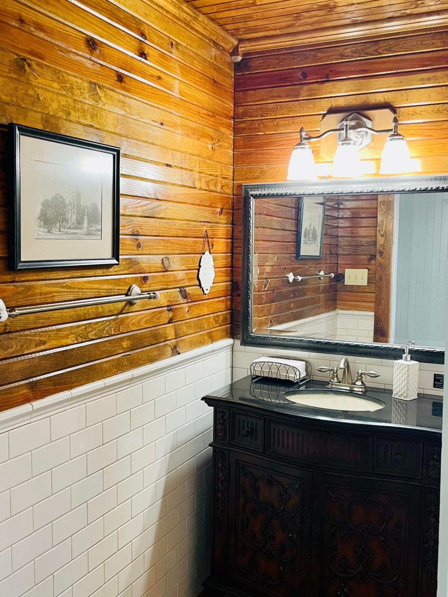 Dabbs Hotel Bed And Breakfast Llano Bagian luar foto