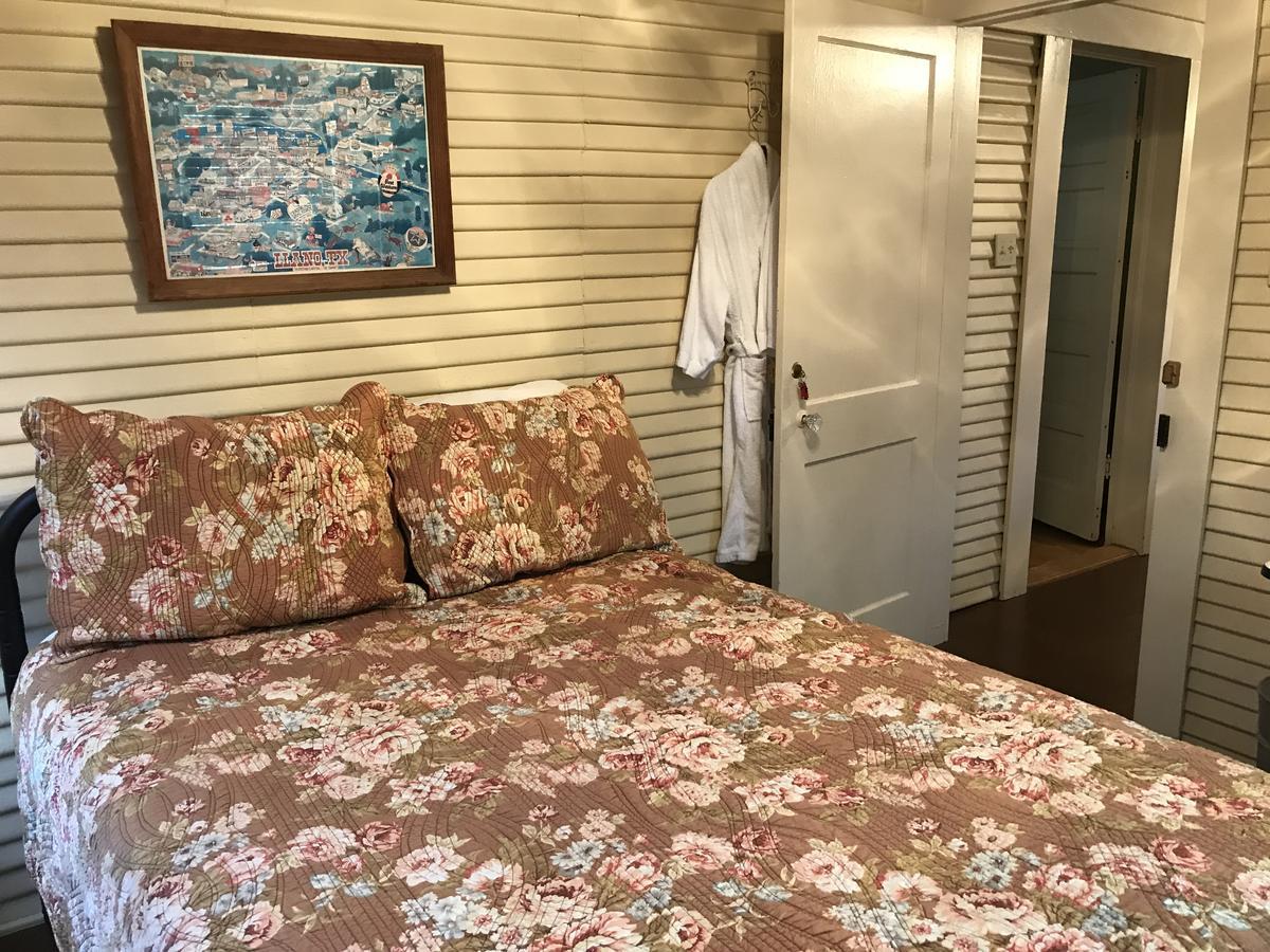 Dabbs Hotel Bed And Breakfast Llano Bagian luar foto