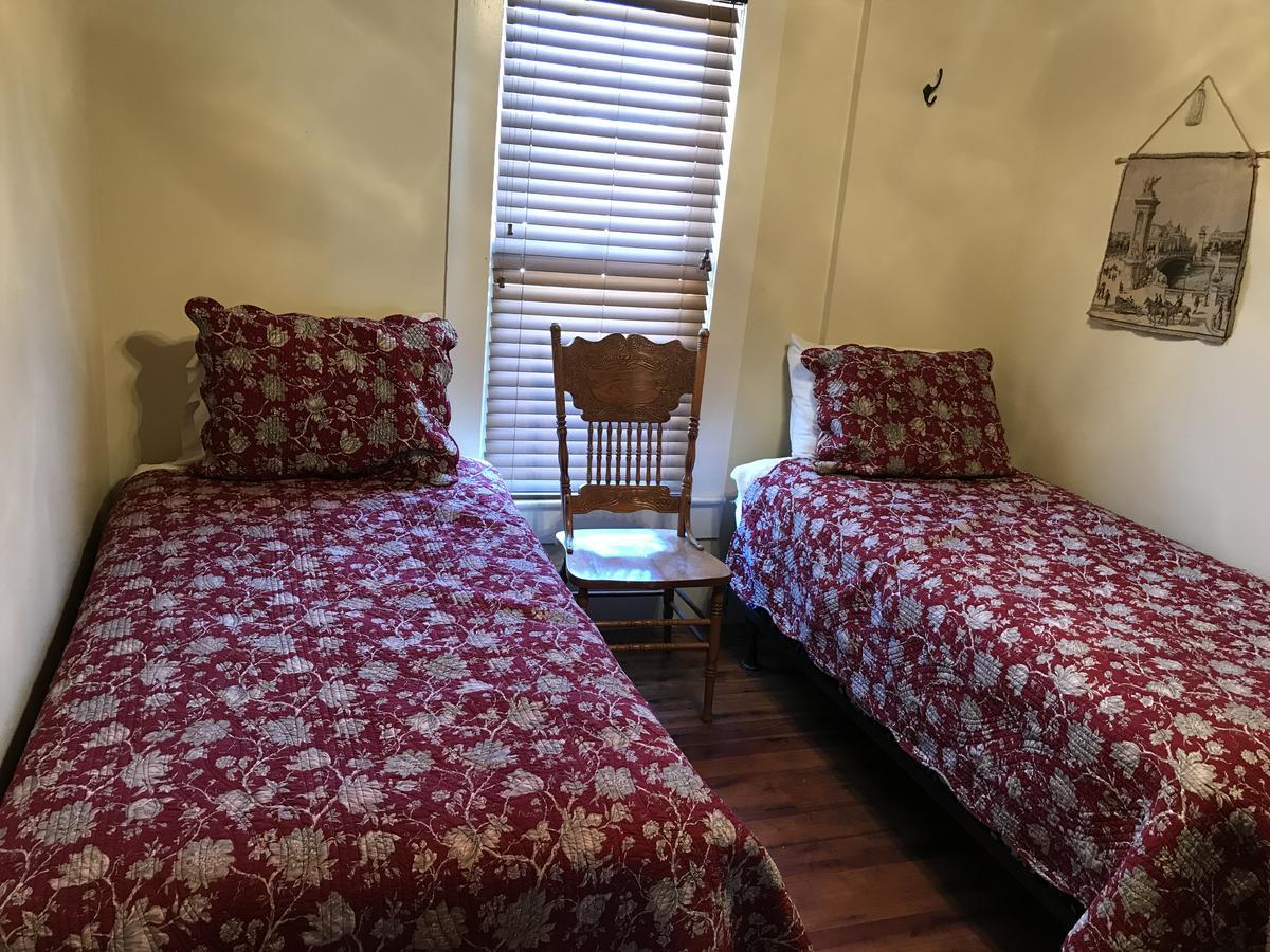 Dabbs Hotel Bed And Breakfast Llano Bagian luar foto