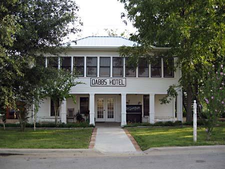 Dabbs Hotel Bed And Breakfast Llano Bagian luar foto