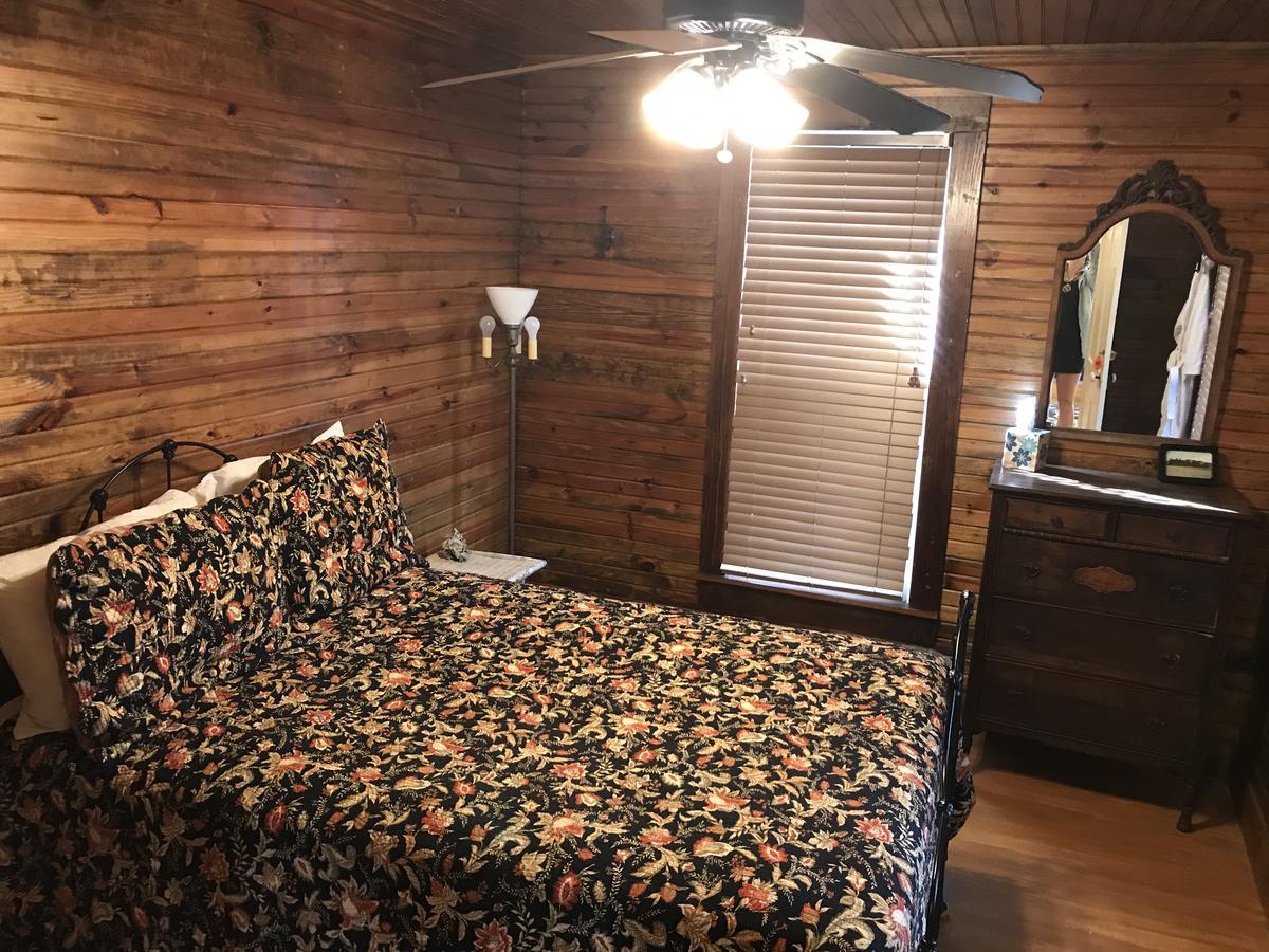 Dabbs Hotel Bed And Breakfast Llano Bagian luar foto