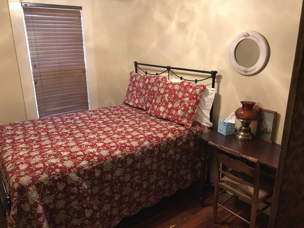 Dabbs Hotel Bed And Breakfast Llano Bagian luar foto